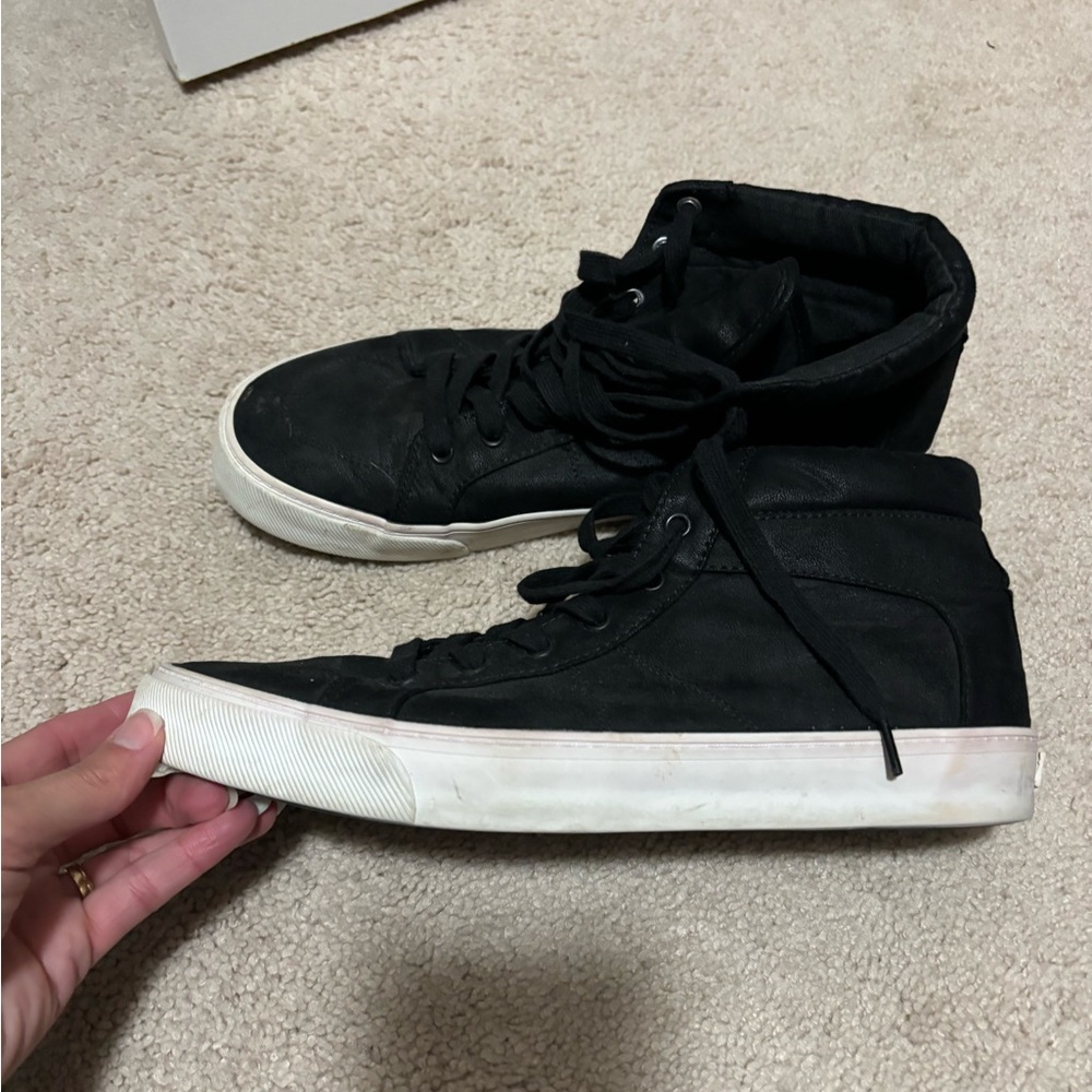 Men’s high top sneaker